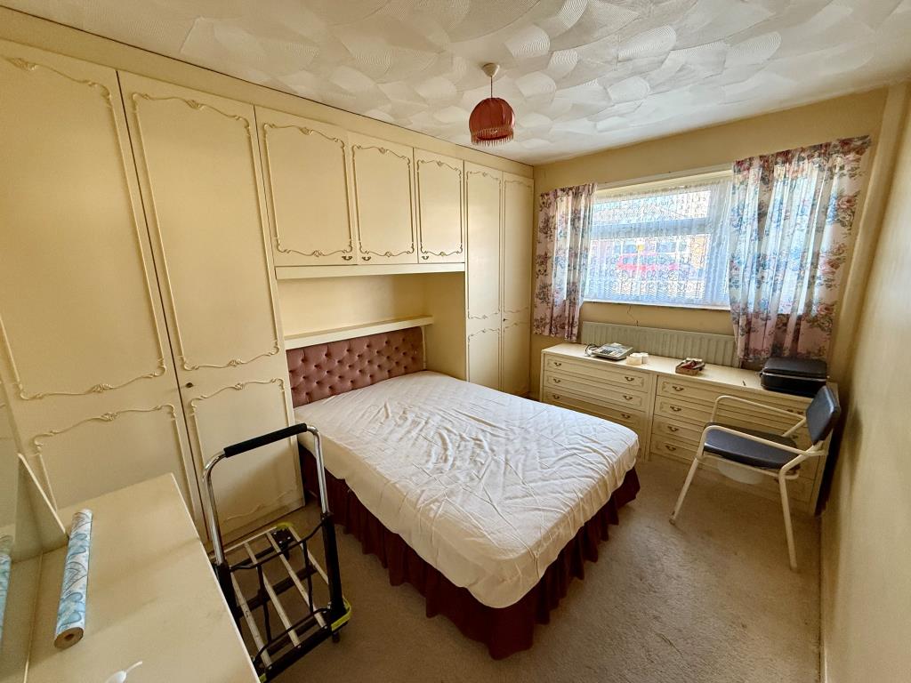 Lot: 153 - FOUR-BEDROOM BUNGALOW FOR REFURBISHMENT AND REPAIR - Bedroom one